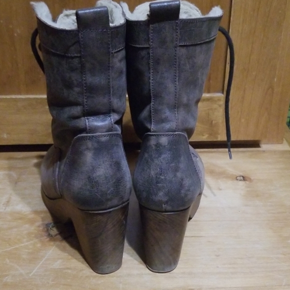 Boots - Picture 3 of 5